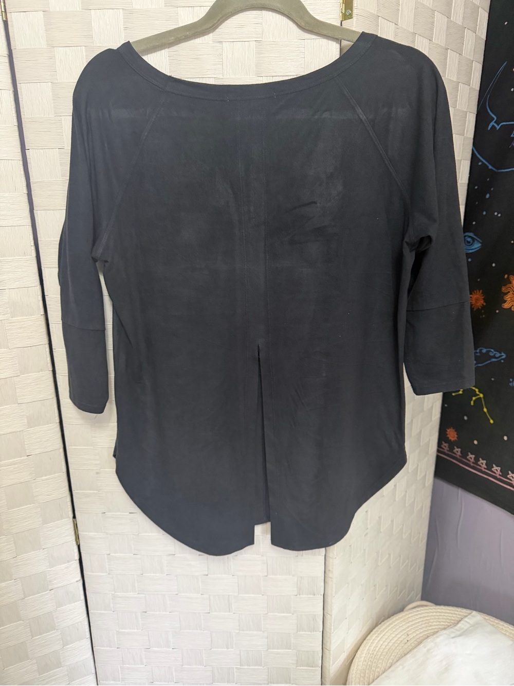 Laila Jayde Black Split-Front 3/4 Sleeve Blouse - Picture 3 of 4